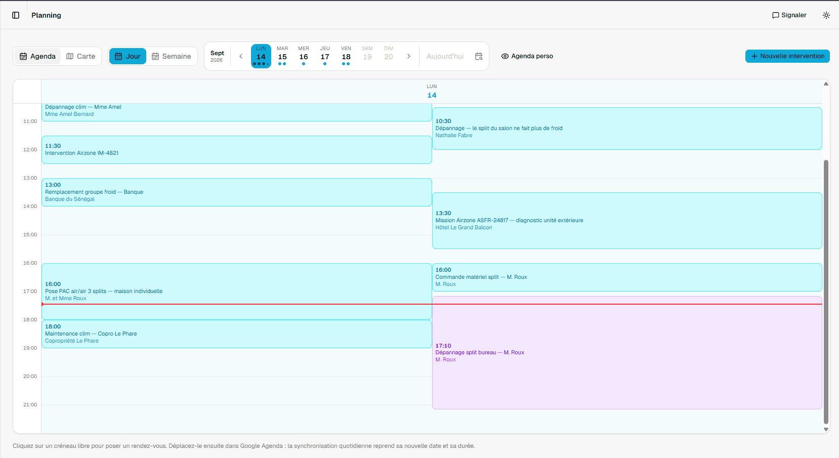 One day's schedule in two columns, from 11 am to 9 pm: every slot carries the intervention's name and its customer, the red line marks the current time, and an intervention just added shows in another colour. At the bottom, a sentence explains that a slot placed here is then moved in Google Calendar, and that the daily sync picks up its new date.